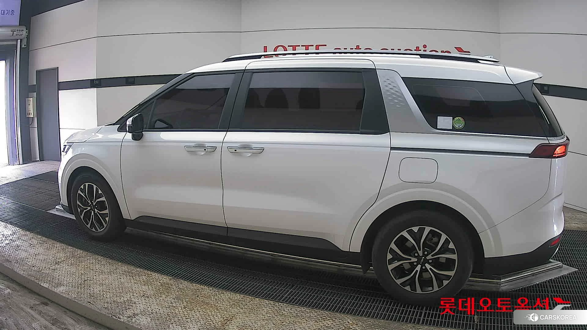 Kia Carnival 2022 Snow White Pearl (optional) из Кореи, фото 2