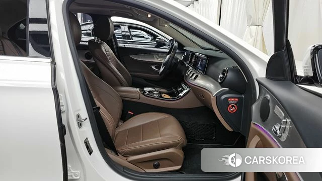 Mercedes-Benz E-Class W213 2019 Белый из Кореи, фото 2