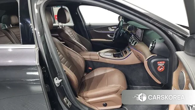 Mercedes-Benz E-Class W213 2021 Серый из Кореи, фото 2