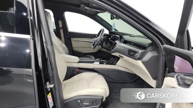 Audi e-Tron 2020 Черный из Кореи, фото 2