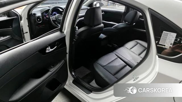 Kia The New K3 2nd generation 2024 Белый из Кореи, фото 2