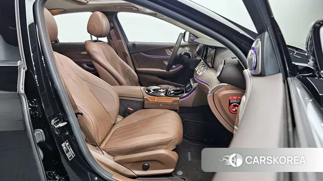 Mercedes-Benz E-Class W213 2019 Черный из Кореи, фото 2
