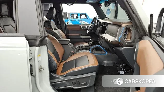 Ford Bronco 6th Generation 2022 Серебристо-серый из Кореи, фото 2