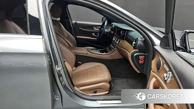 Mercedes-Benz E-Class W213 2022 Серый из Кореи, фото 2