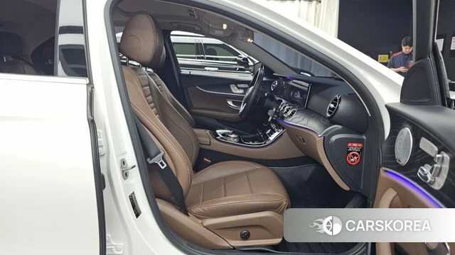 Mercedes-Benz E-Class W213 2019 Белый из Кореи, фото 2