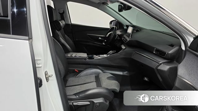 Peugeot 5008 second generation 2018 Белый из Кореи, фото 2