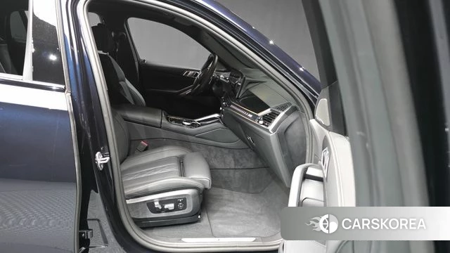 BMW X6 (G06) 2025 Черный из Кореи, фото 2