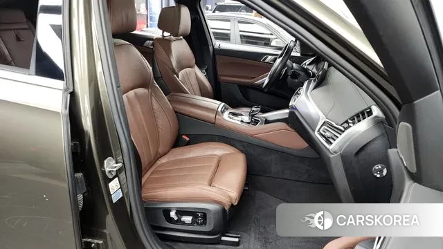 BMW X6 (G06) 2020 Песочный из Кореи, фото 2