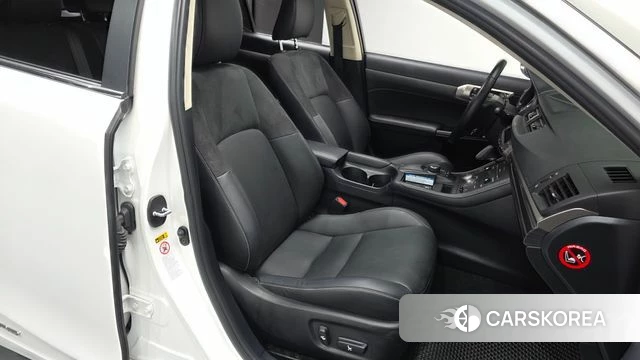 Lexus CT200h 2018 Белый из Кореи, фото 2