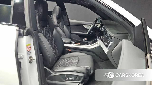 Audi Q8 (4M) 2023 Белый из Кореи, фото 2