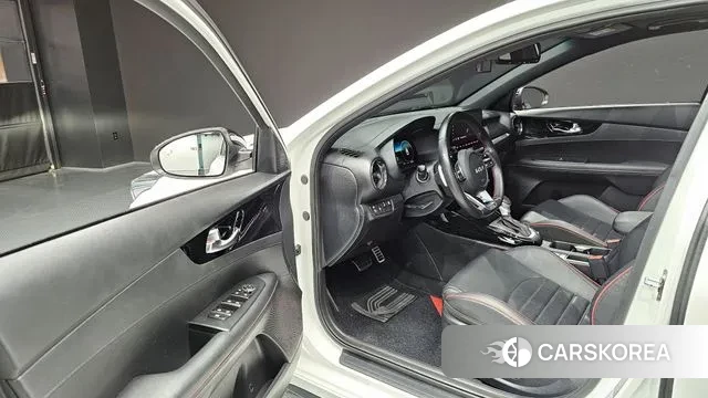 Kia The New K3 2nd generation 2021 Белый из Кореи, фото 2