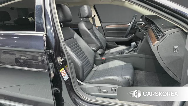 Volkswagen Passat GT (B8) 2018 Черный из Кореи, фото 2