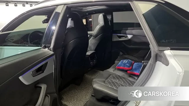 Audi Q8 (4M) 2023 Белый из Кореи, фото 2