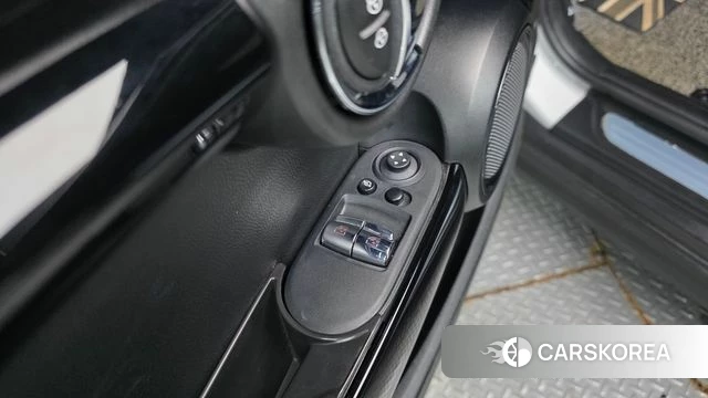 Mini Cooper 2023 Белый из Кореи, фото 2