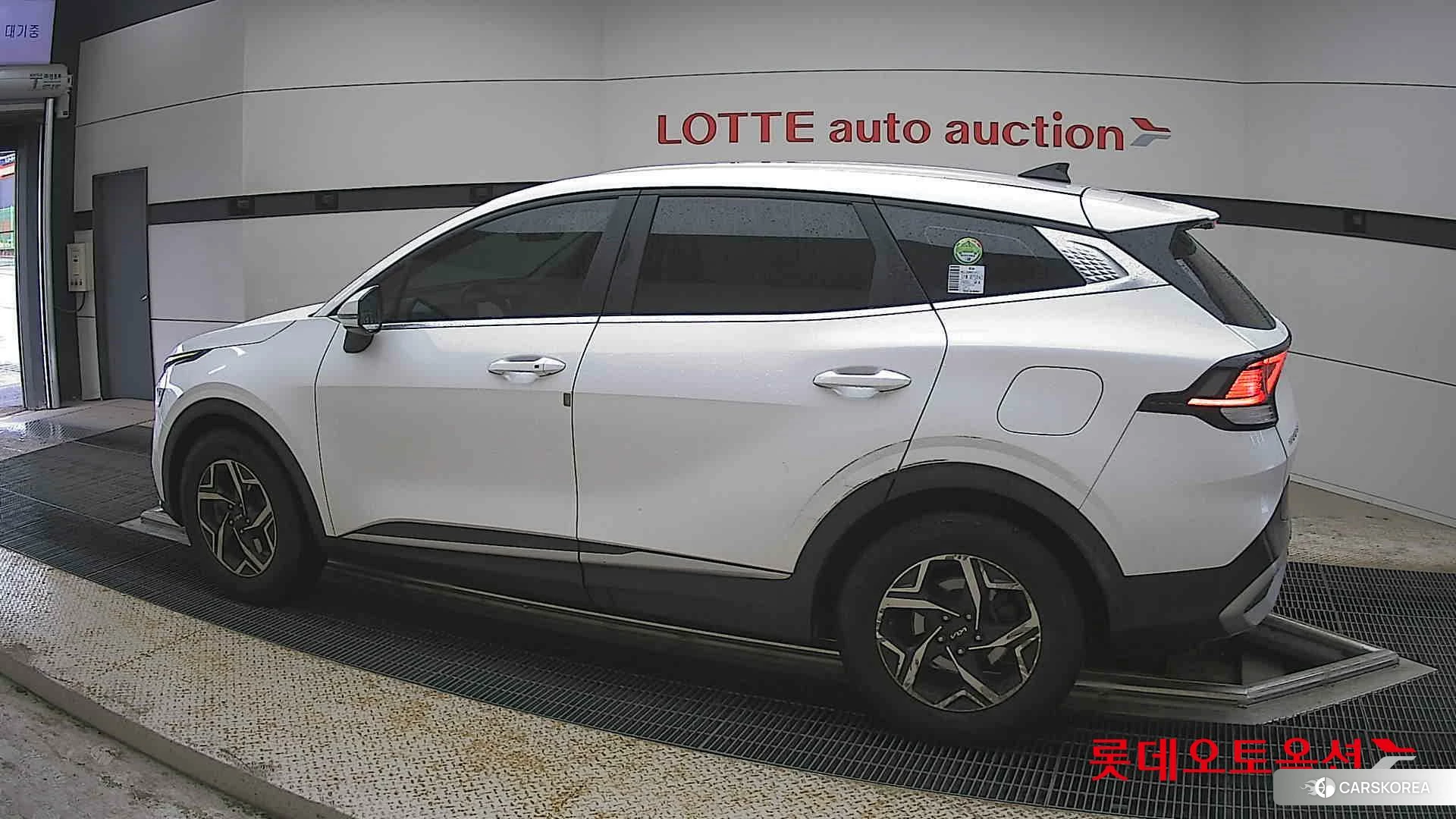 Kia Sportage 2022 Snow White Pearl (optional) из Кореи, фото 2