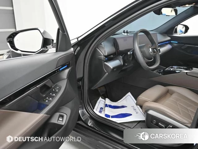 BMW 5 Series (G60) 2024 Черный из Кореи, фото 2