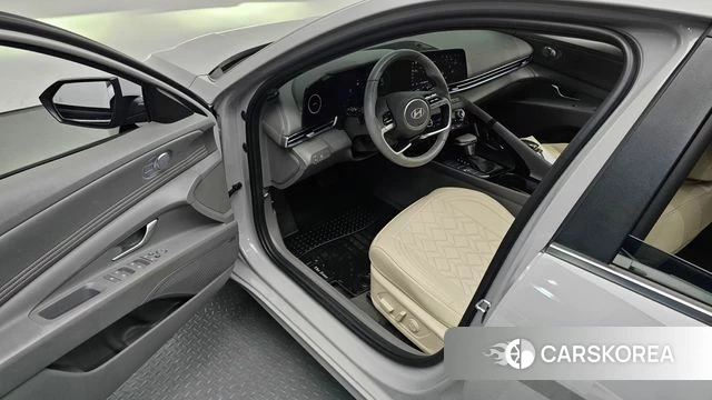 Hyundai The New Avante (CN7) 2023 Серебристо-серый из Кореи, фото 2