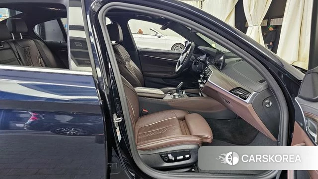 BMW 5 Series (G30) 2021 Черный из Кореи, фото 2