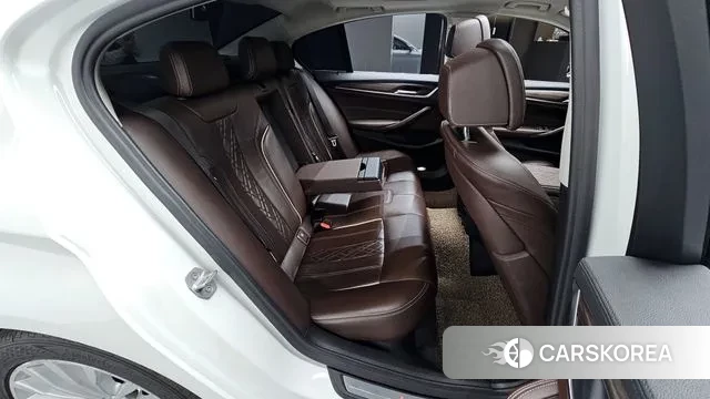 BMW 5 Series (G30) 2019 Белый из Кореи, фото 2