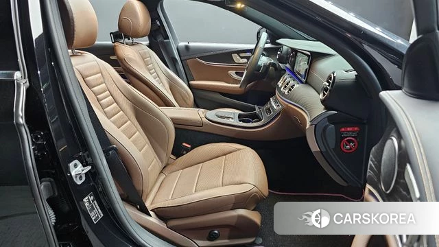 Mercedes-Benz E-Class W213 2023 Черный из Кореи, фото 2
