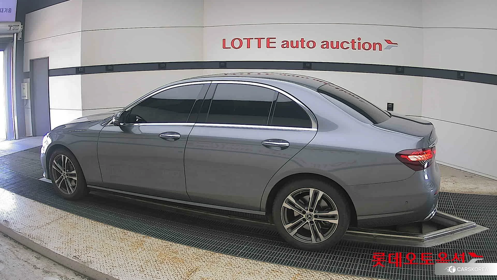 Mercedes-Benz Mercedes-Benz E350 4MATIC 2022 992-SELENITE GREY (BENZ) из Кореи, фото 2