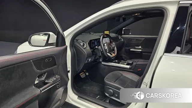 Mercedes-Benz GLA - Class H247 2022 Белый из Кореи, фото 2