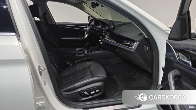 BMW 5 Series (G30) 2019 Белый из Кореи, фото 2