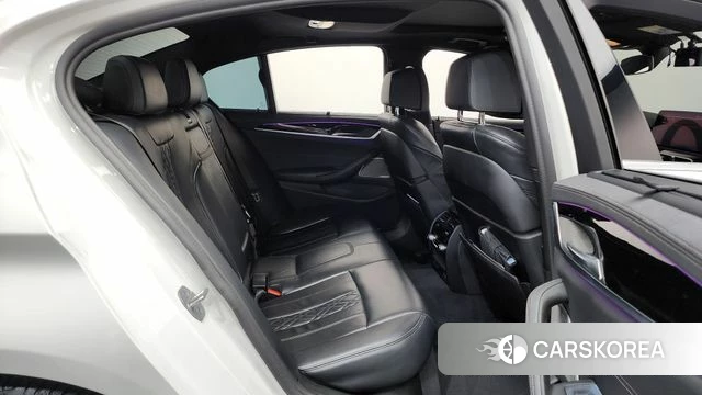 BMW 5 Series (G30) 2022 Белый из Кореи, фото 2