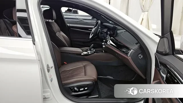 BMW 5 Series (G30) 2022 Белый из Кореи, фото 2