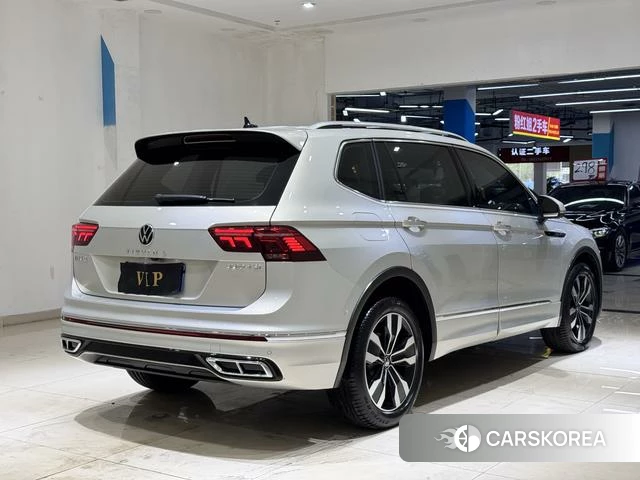 Volkswagen Tiguan L 2022 Серебристо-серый из Китая, фото 2