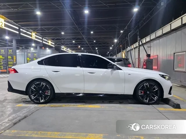 BMW i5 (G60) 2024 Белый из Кореи, фото 2