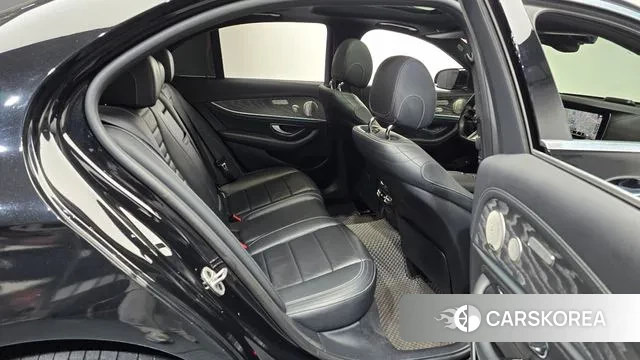 Mercedes-Benz E-Class W213 2021 Черный из Кореи, фото 2