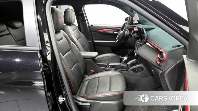 Chevrolet (GM Daewoo) The New Trail Blazer 2024 Черный из Кореи, фото 2