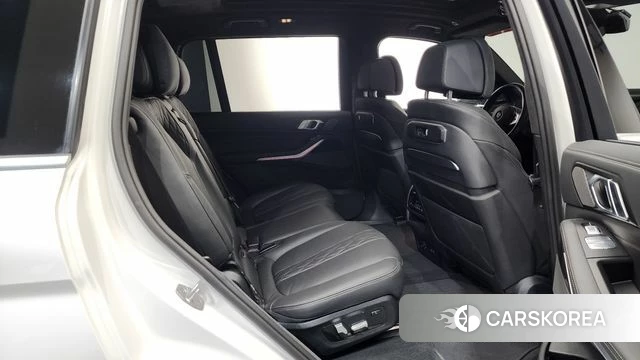 BMW X7 (G07) 2023 Белый из Кореи, фото 2