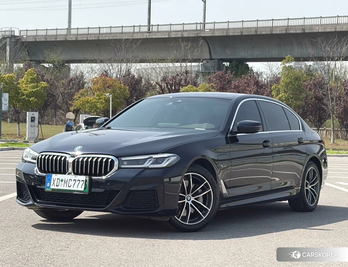 BMW 5 series PHEV 2022 Черный из Китая, фото 2