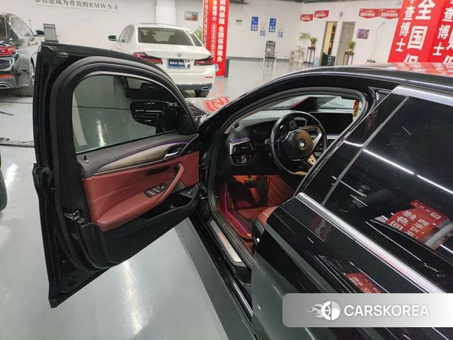 BMW 5 series 2021 Черный из Китая, фото 2