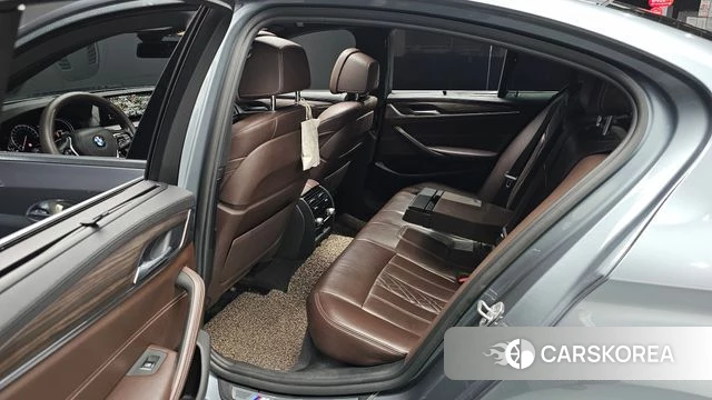 BMW 5 Series (G30) 2018 Серебристо-серый из Кореи, фото 2