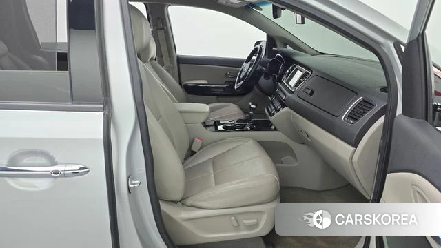 Kia The New Carnival 2019 Серебряный из Кореи, фото 2
