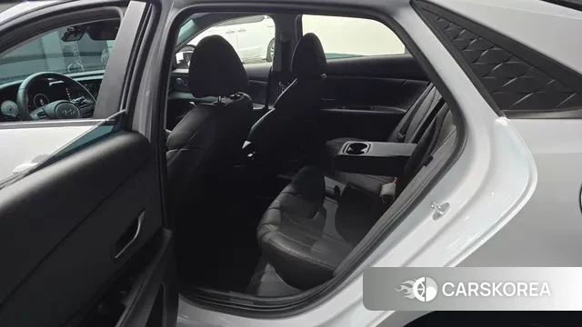 Hyundai The New Avante (CN7) 2023 Белый из Кореи, фото 2