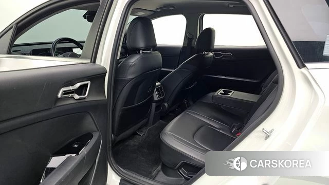 Kia Sportage 5th Generation Hybrid 2023 Белый из Кореи, фото 2