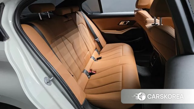 BMW 3 Series (G20) 2023 Белый из Кореи, фото 2