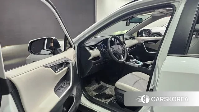 Toyota RAV4 5th Generation 2023 Белый из Кореи, фото 2