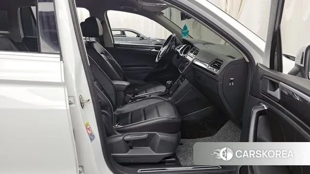 Volkswagen Tiguan second Generation 2020 Белый из Кореи, фото 2