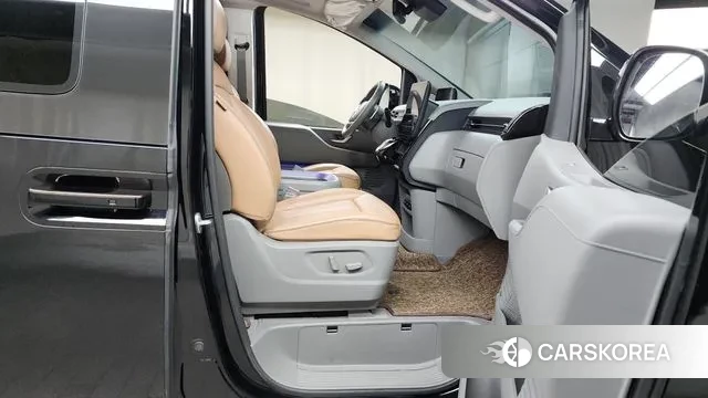 Hyundai Staria 2022 Черный из Кореи, фото 2