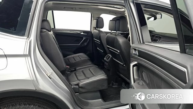 Volkswagen Tiguan Allspace 2020 Серебряный из Кореи, фото 2