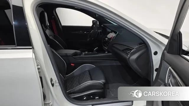 Cadillac CT5-V 2022 Белый из Кореи, фото 2