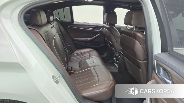 BMW 5 Series (G30) 2019 Белый из Кореи, фото 2