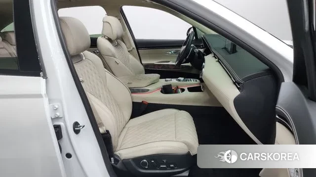 Genesis GV70 2023 Белый из Кореи, фото 2