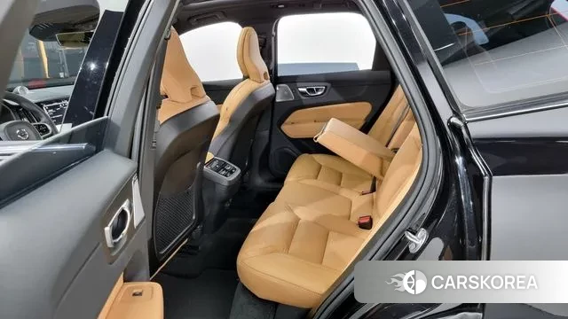Volvo XC60 second Generation 2022 Черный из Кореи, фото 2