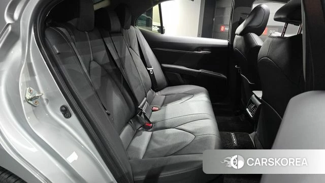 Toyota Camry (XV70) 2024 Серебряный из Кореи, фото 2